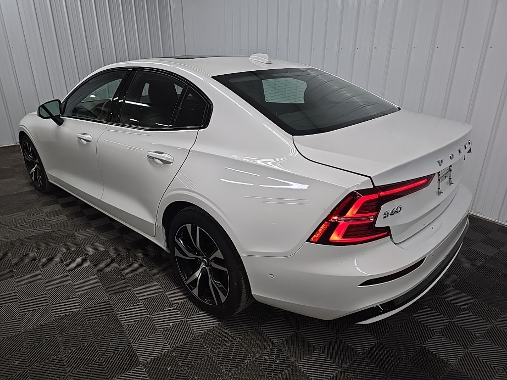 2024 Volvo S60 B5 Plus photo 9