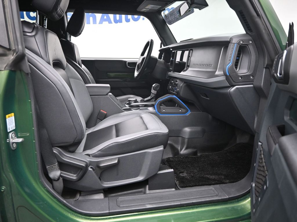 2024 Ford Bronco Black Diamond photo 3
