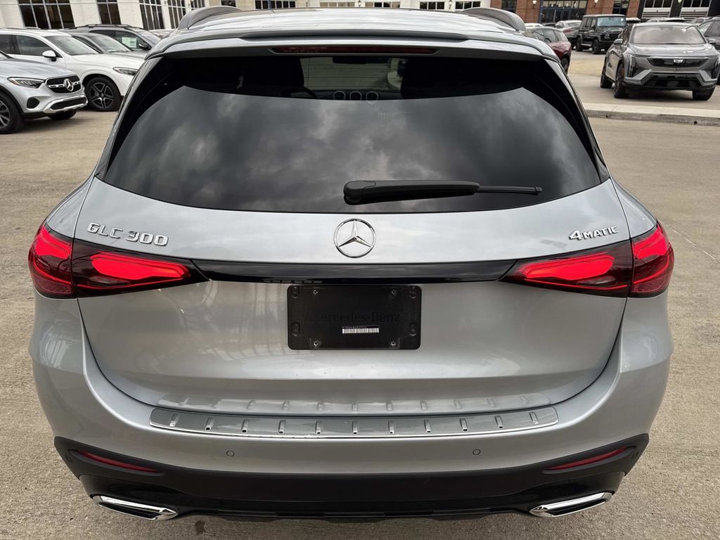 2025 Mercedes Benz GLC 300 4MATIC photo 4