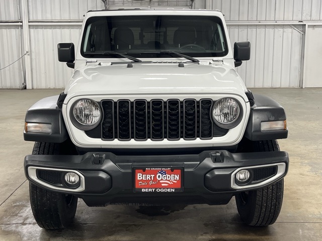2024 Jeep Gladiator Sport photo 2