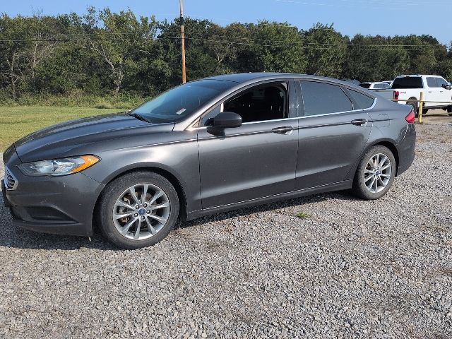 2017 Ford Fusion SE photo 2