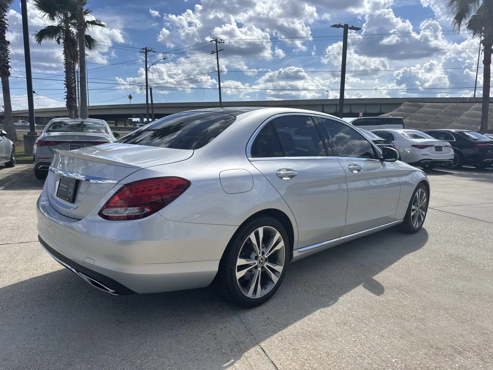 2017 Mercedes Benz C 300 photo 4