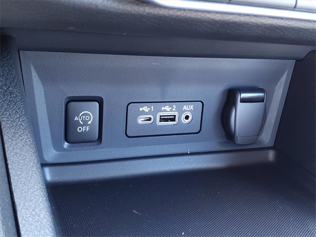 2025 Nissan Sentra SV photo 14