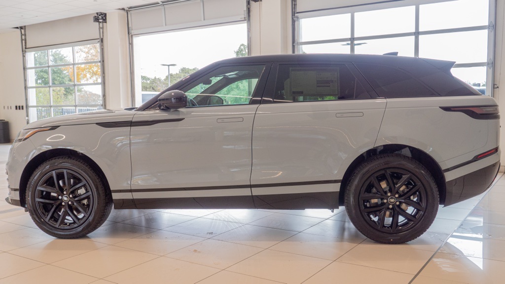 2025 Land Rover Range Rover Velar SE photo 4