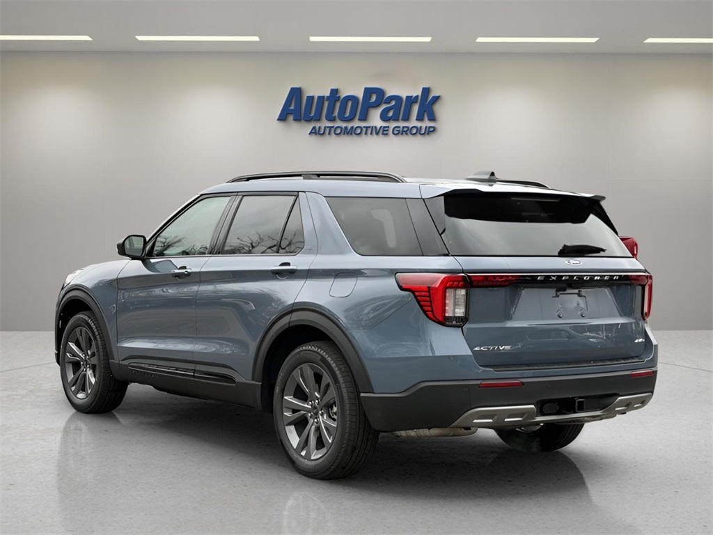 2026 Ford Explorer photo 3