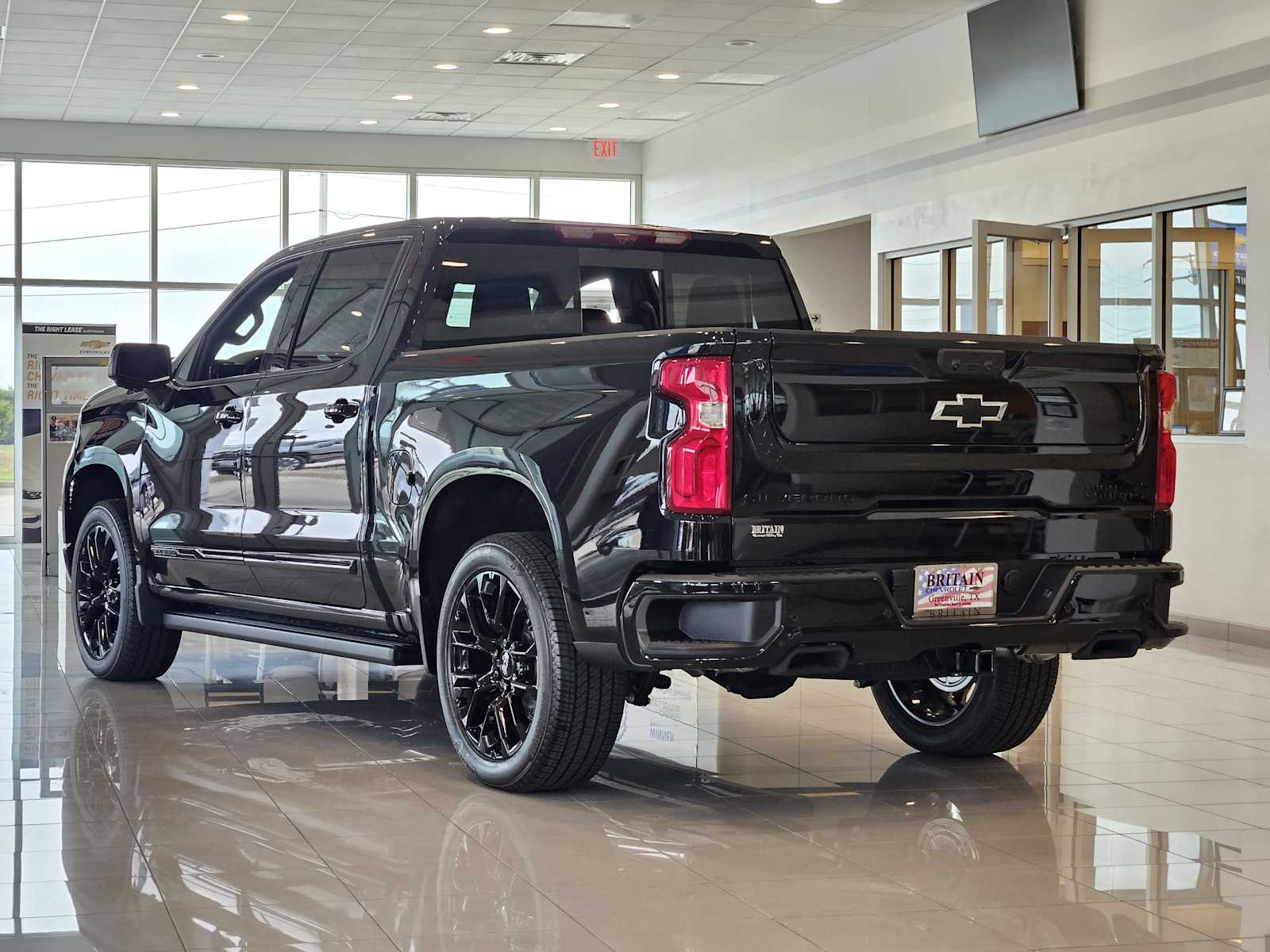 2026 Chevrolet Silverado 1500 High Country photo 3