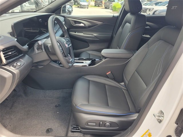 2025 Buick Envista ST photo 3