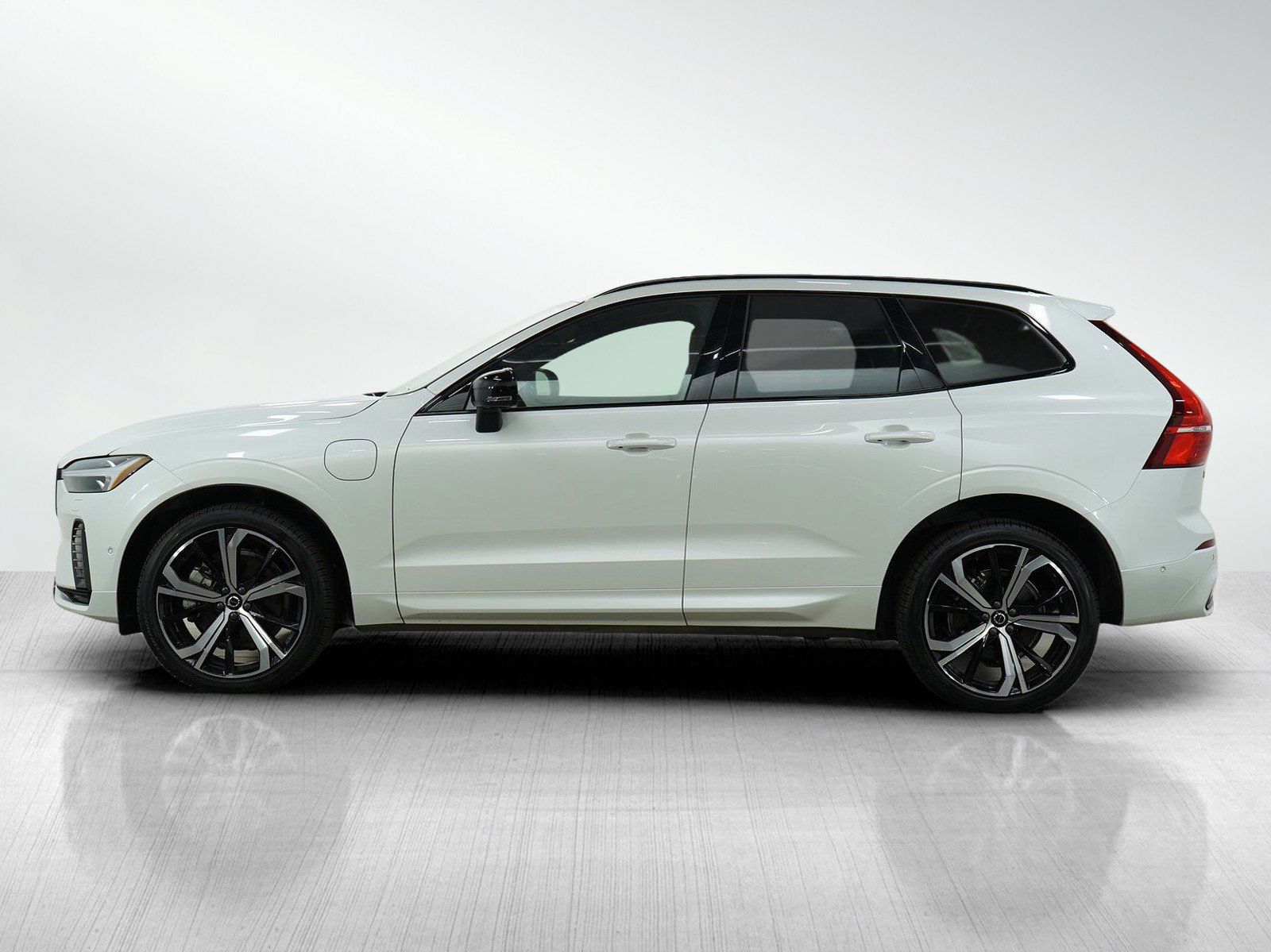 Used 2024 Volvo XC60 Ultimate with VIN YV4H60DM8R1715272 for sale in Bloomington, Minnesota
