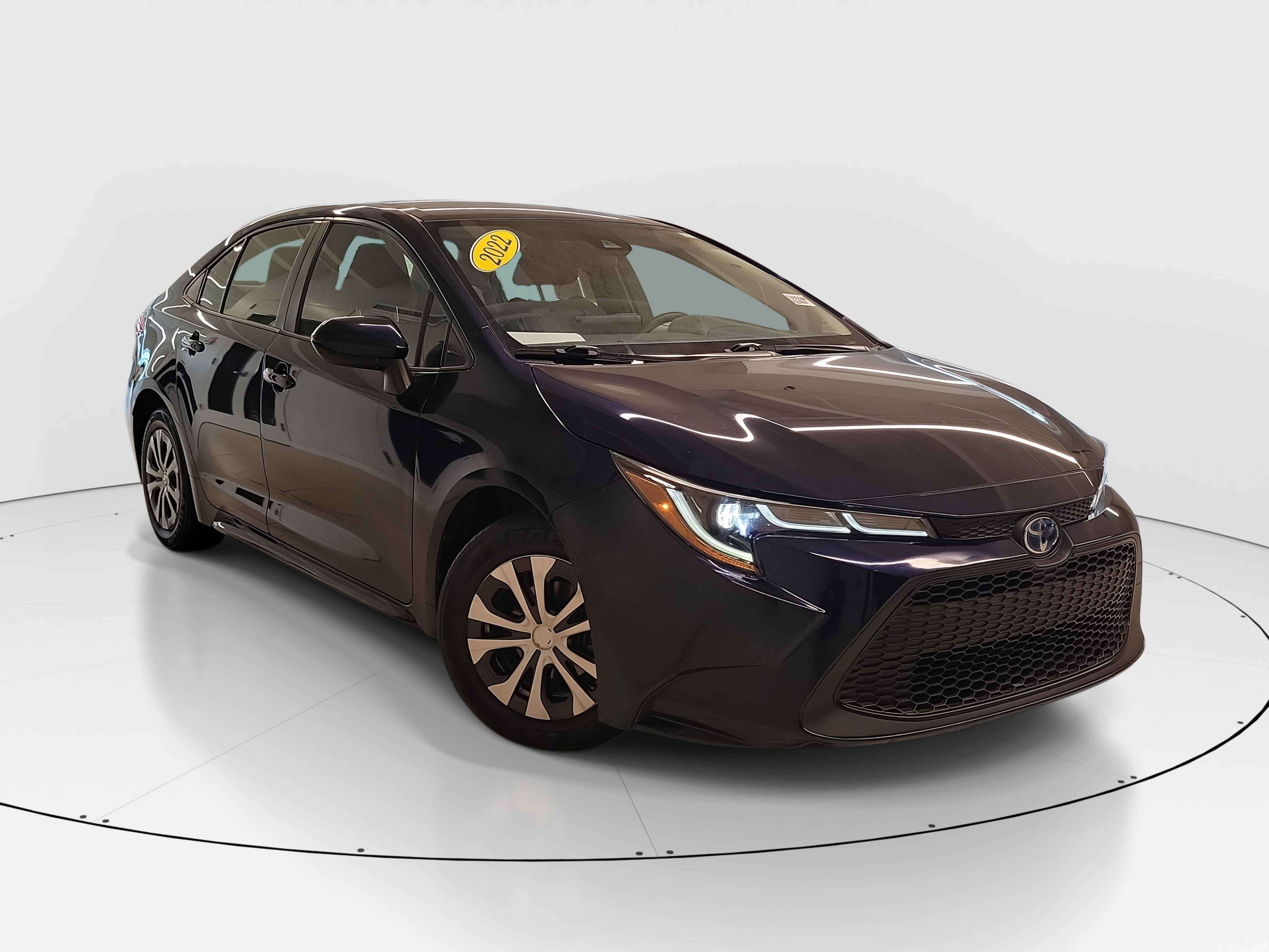 Used 2022 Toyota Corolla LE with VIN JTDEAMDE2NJ040632 for sale in Pinecrest, FL