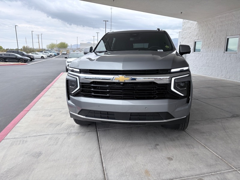 2025 Chevrolet Suburban LS photo 7
