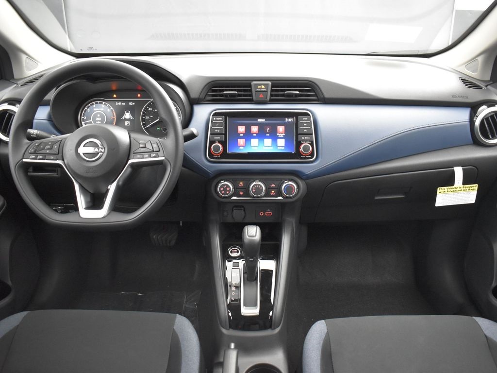 2025 Nissan Versa 1.6 SV photo 9