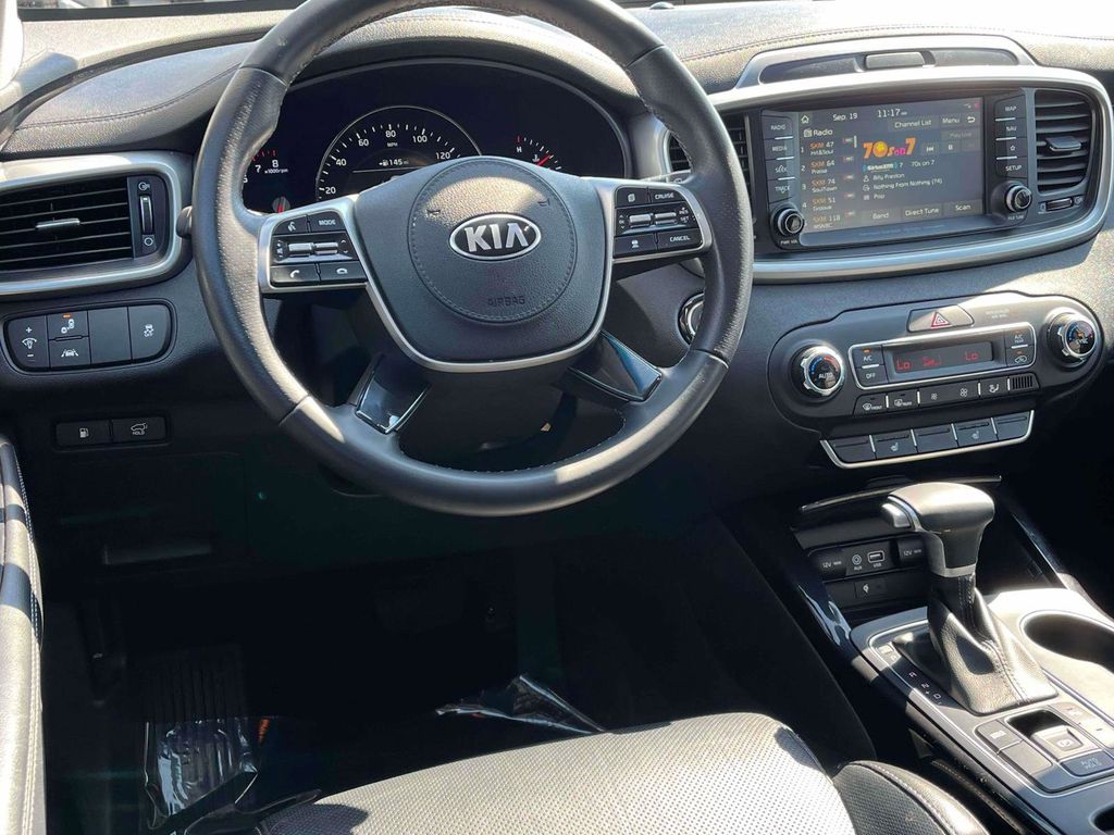 2020 Kia Sorento SX photo 2