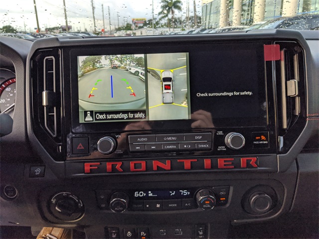 2025 Nissan Frontier PRO-4X photo 18