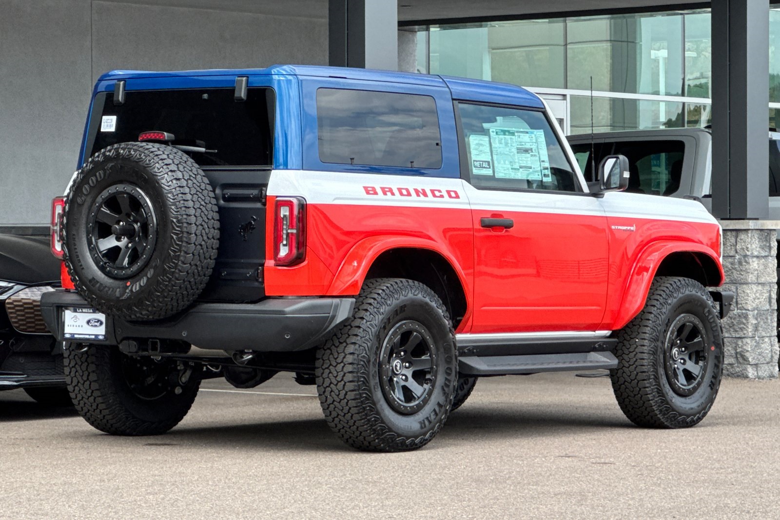 2025 Ford Bronco First Edition photo 3