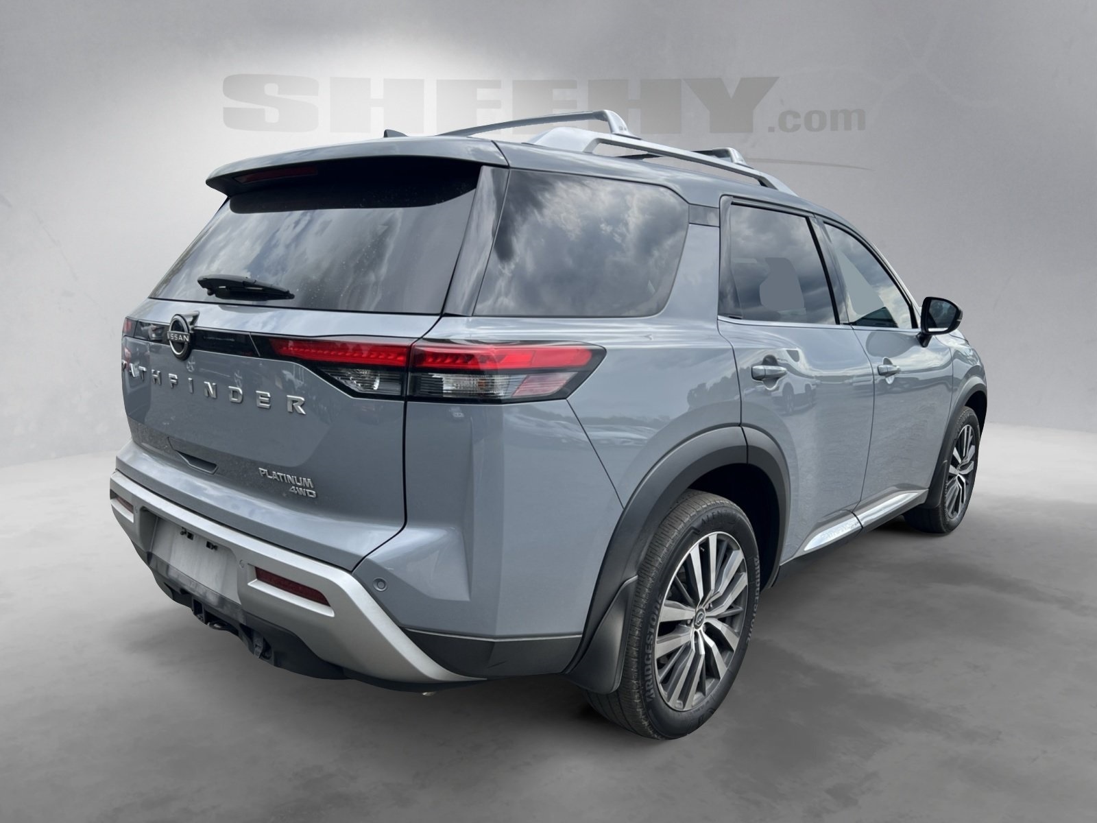 2022 Nissan Pathfinder Platinum photo 13