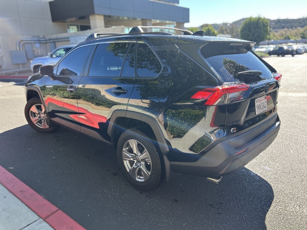 2024 Toyota RAV4 XLE photo 3