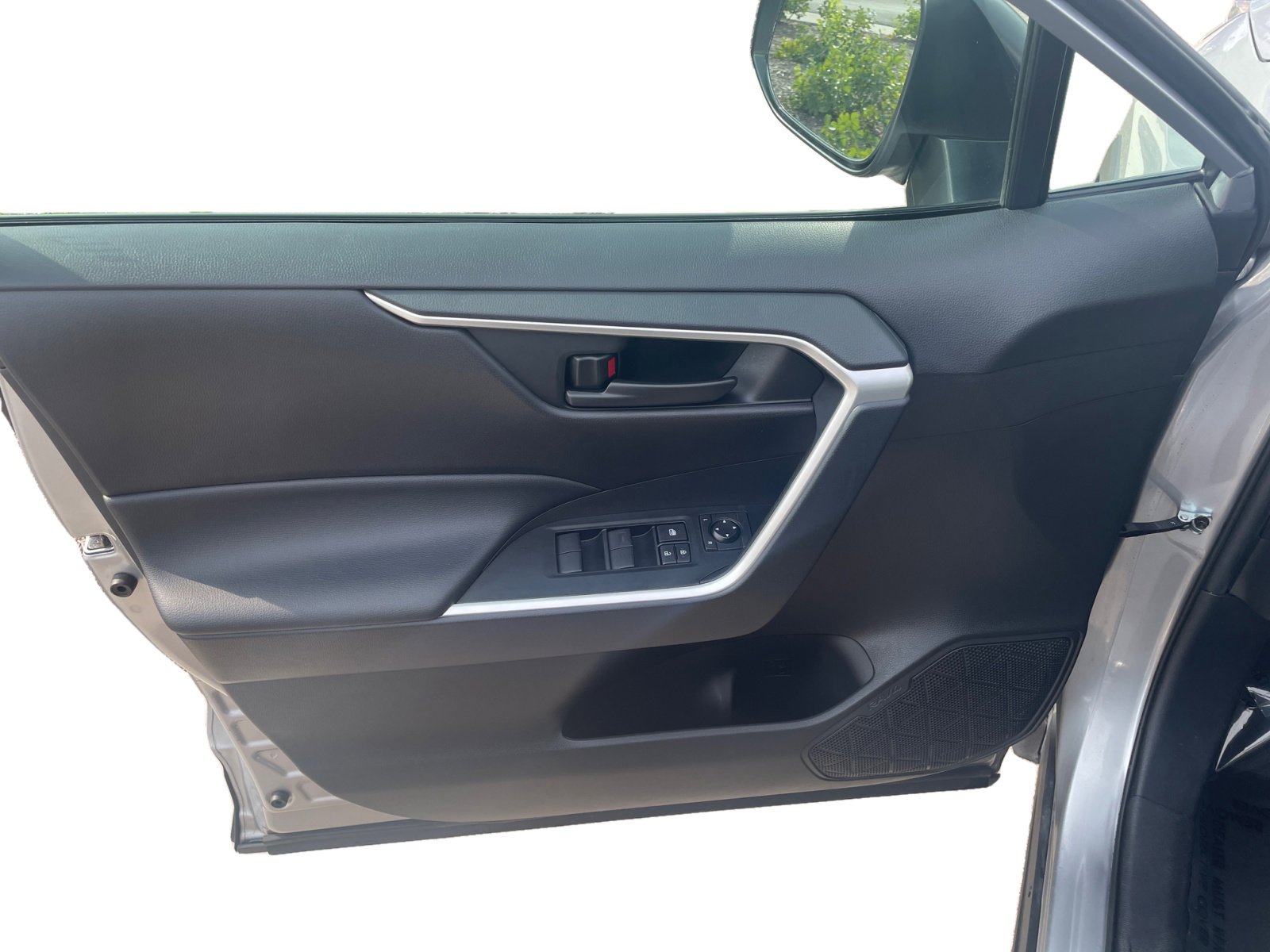 2021 Toyota RAV4 Hybrid LE photo 20