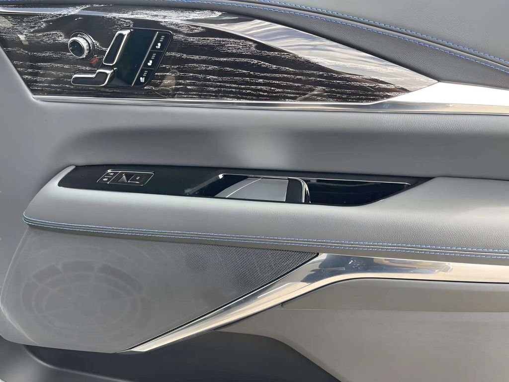 2025 Cadillac Escalade IQ Luxury photo 18