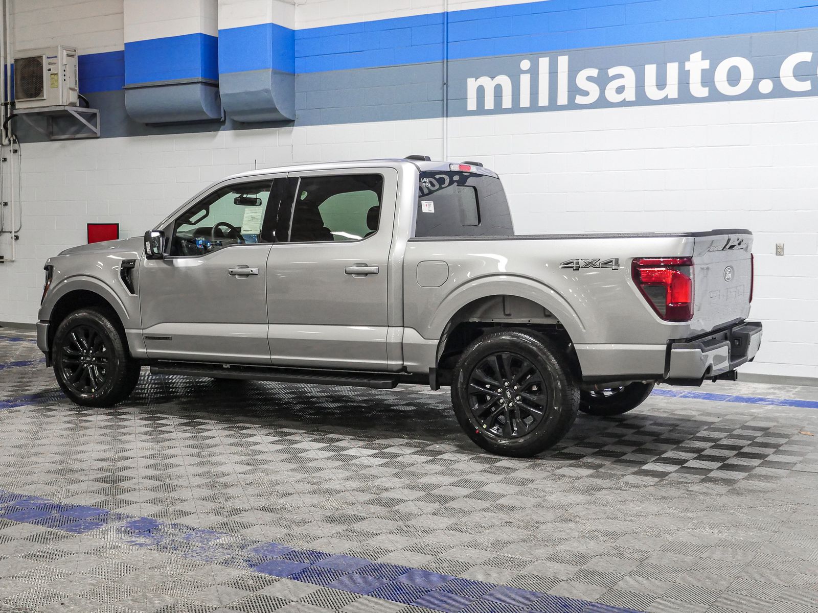2025 Ford F-150 XLT photo 4
