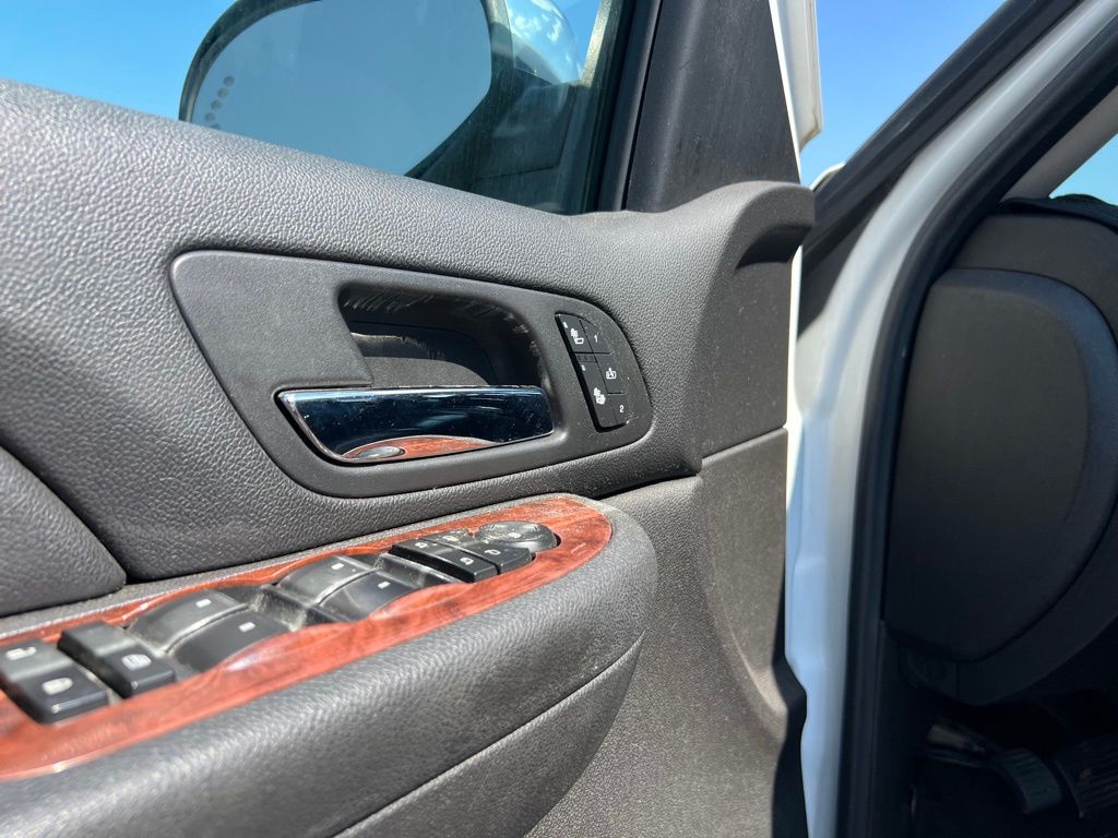 2008 Chevrolet Avalanche LTZ photo 13