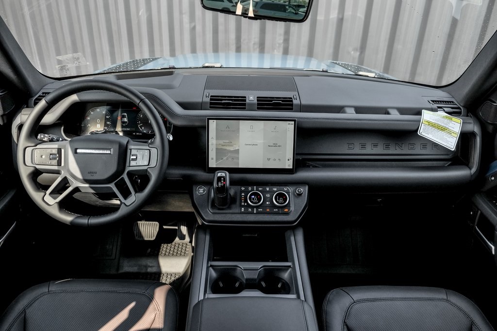 2025 Land Rover Defender 110 X-Dynamic SE photo 20