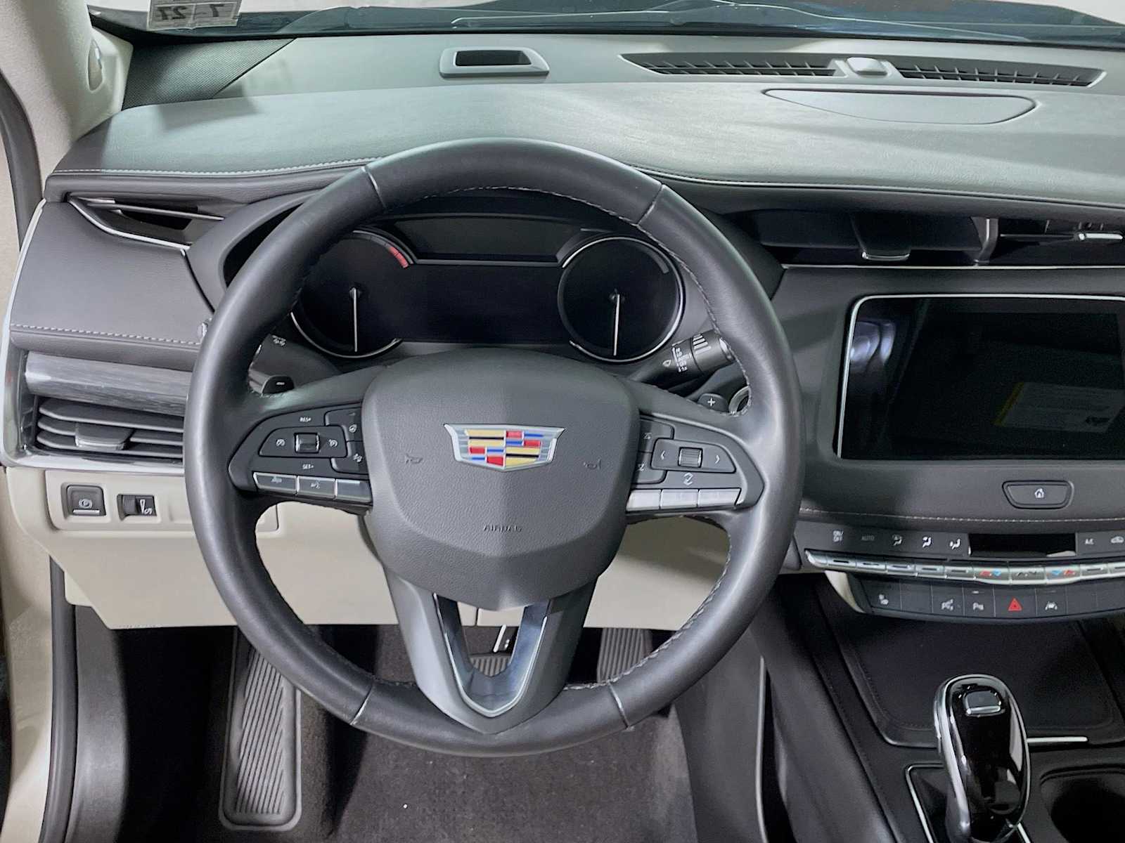 2022 Cadillac XT4 Premium Luxury photo 9