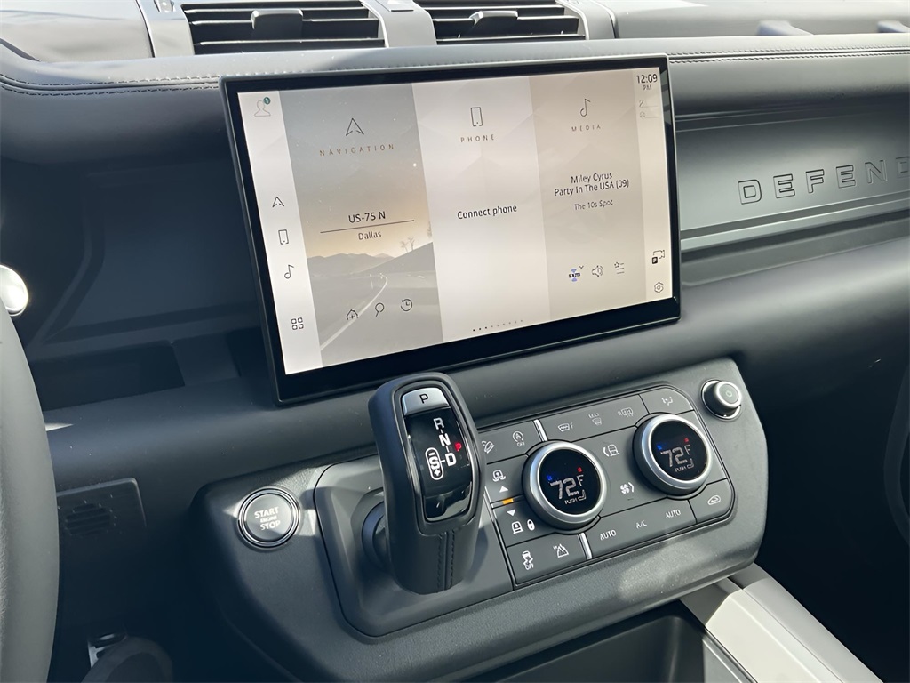 2025 Land Rover Defender 110 V8 photo 6