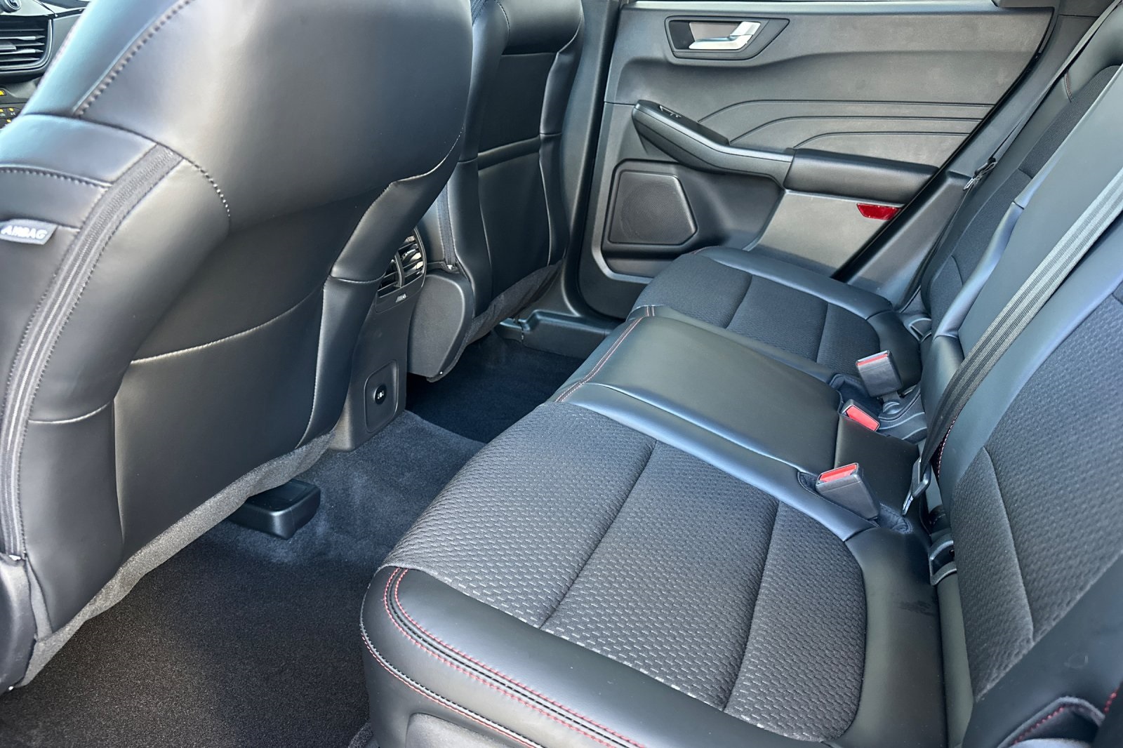 2025 Ford Escape ST-Line photo 11