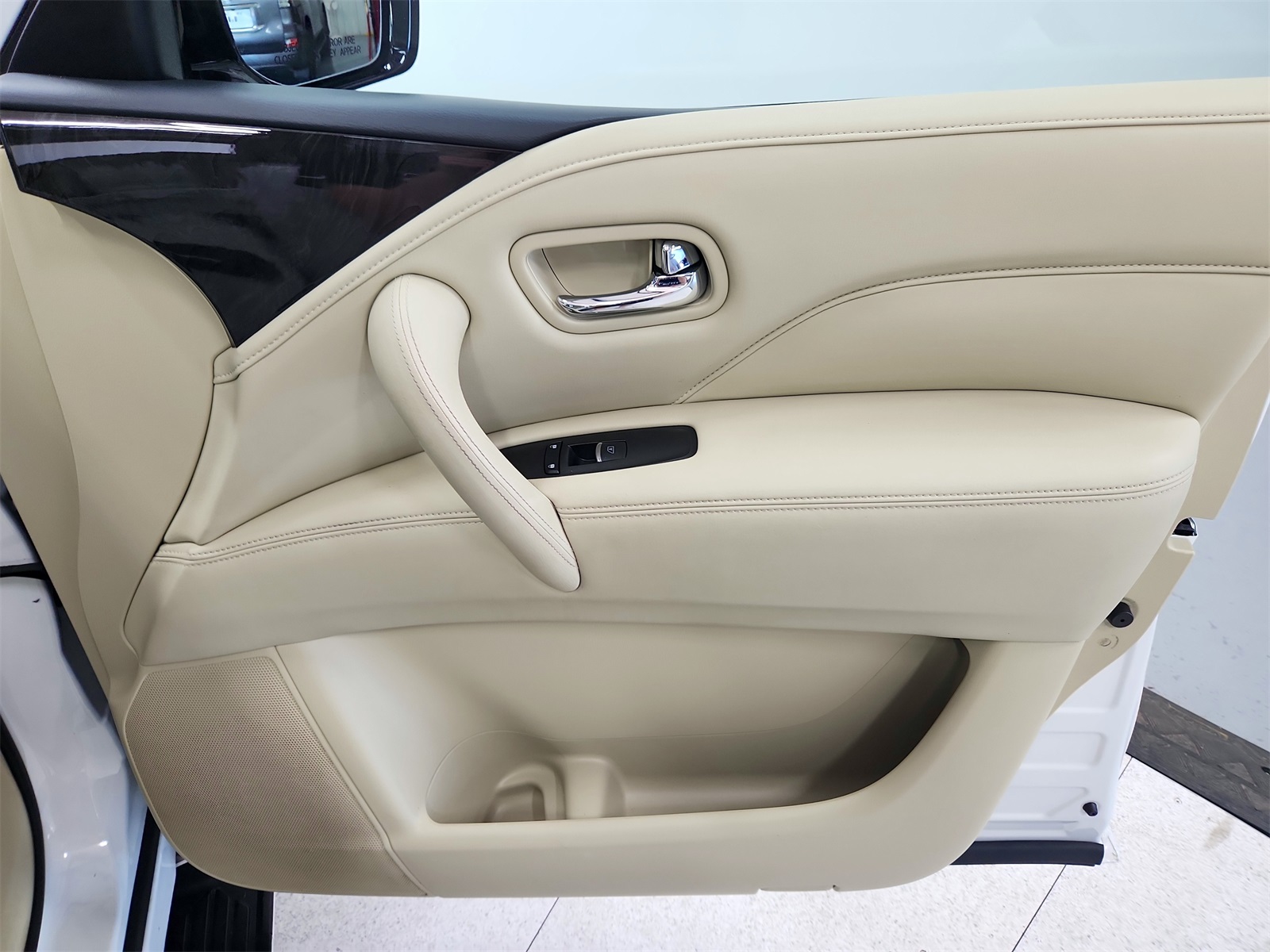 2023 Infiniti QX80 Luxe photo 36