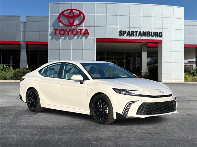 2025 Toyota Camry SE's photo