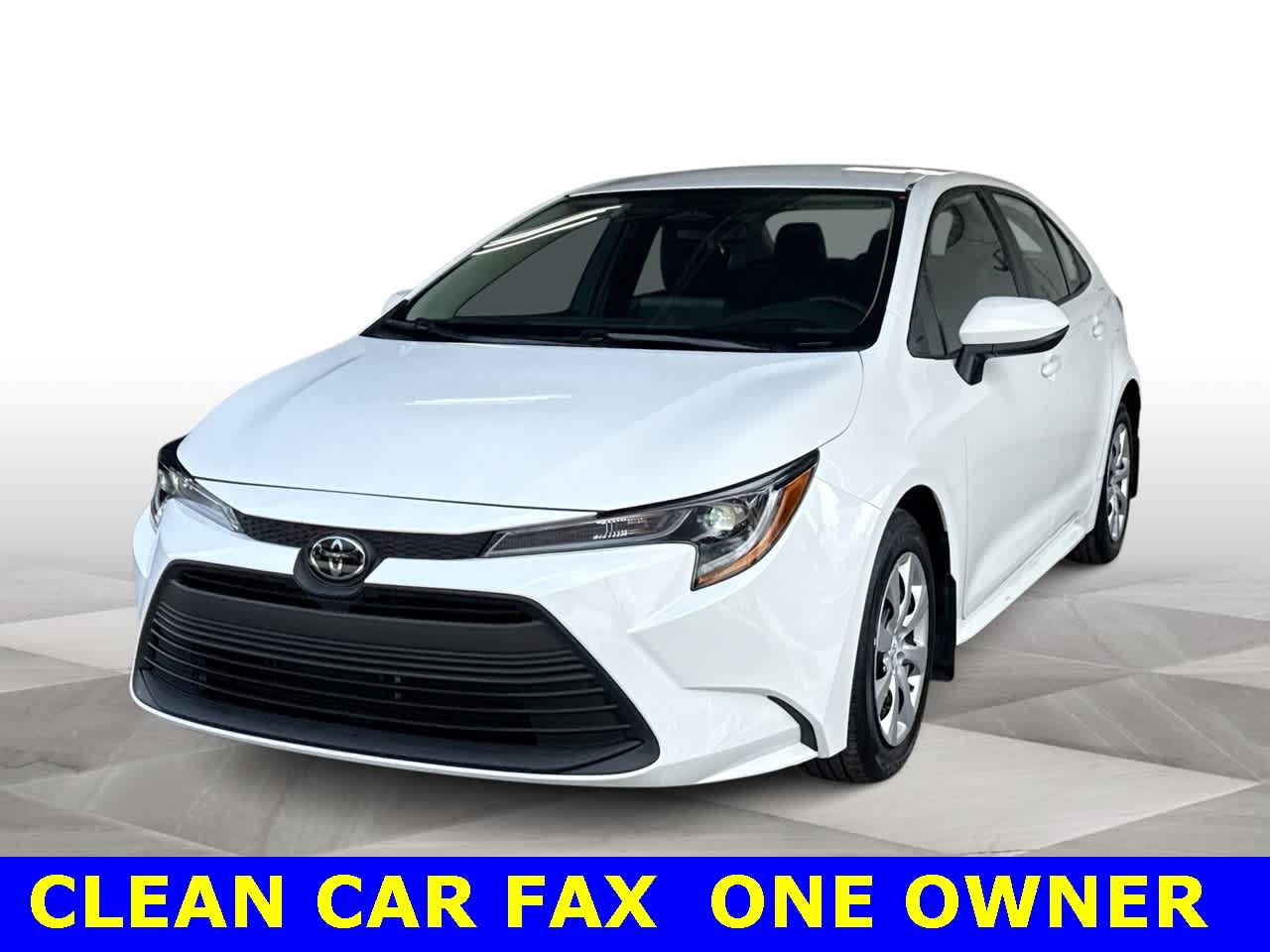 2024 Toyota Corolla LE's photo