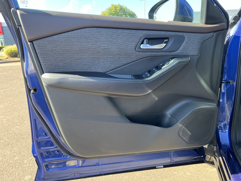 2023 Nissan Rogue SV photo 8