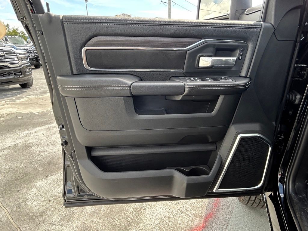2025 Ram 3500 Laramie photo 29