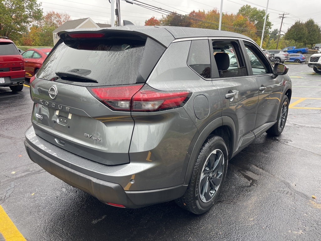 2024 Nissan Rogue SV photo 3