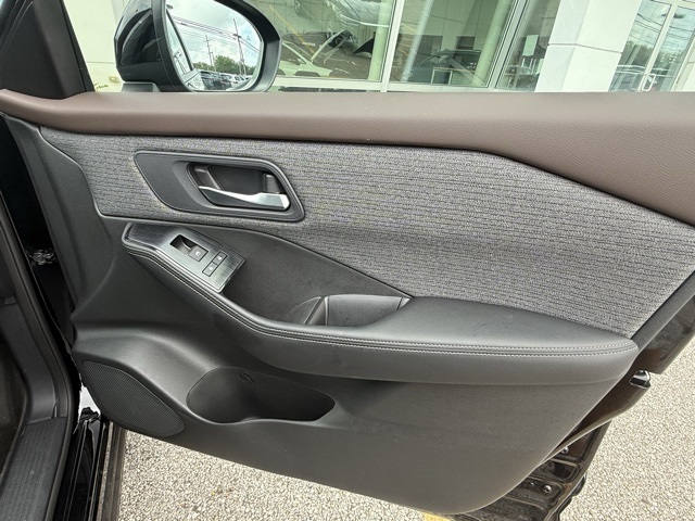 2023 Nissan Rogue SV photo 12
