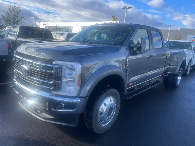 2026 Ford F-450 photo 2