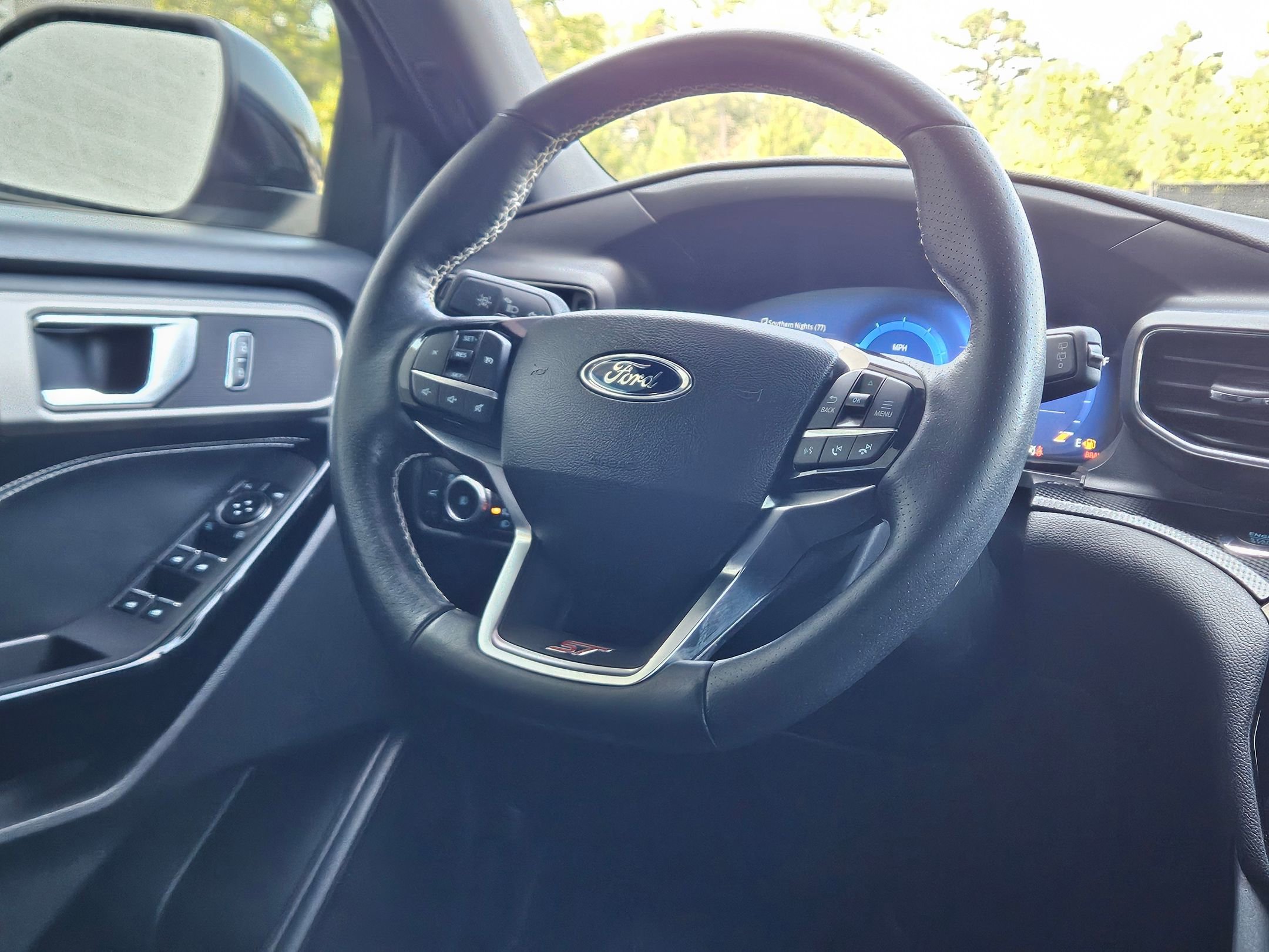2023 Ford Explorer ST photo 9