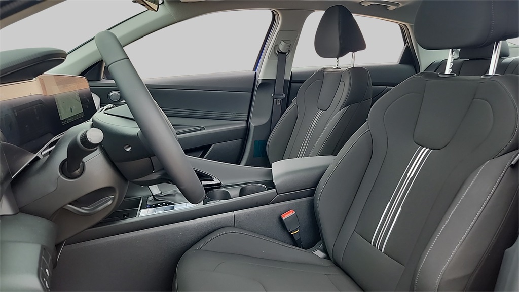 2025 Hyundai Elantra SEL Convenience photo 18