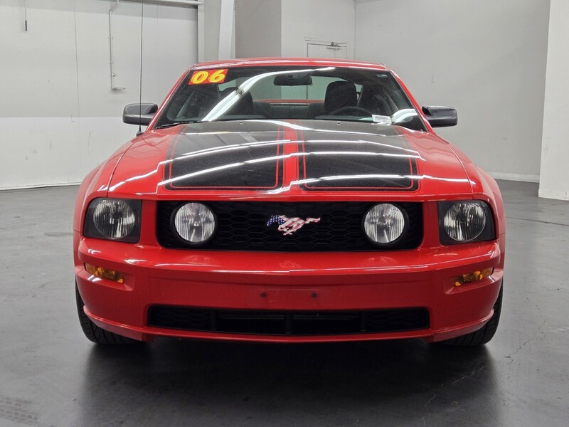2006 Ford Mustang GT Deluxe photo 5