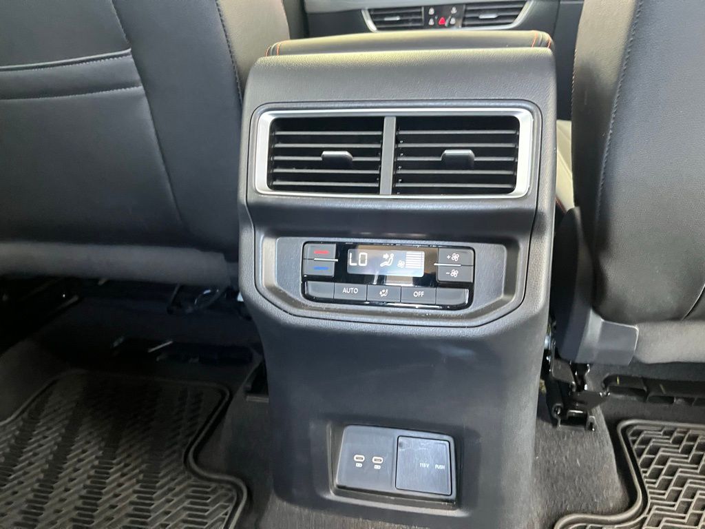 2025 Volkswagen Atlas Peak Edition SE photo 24