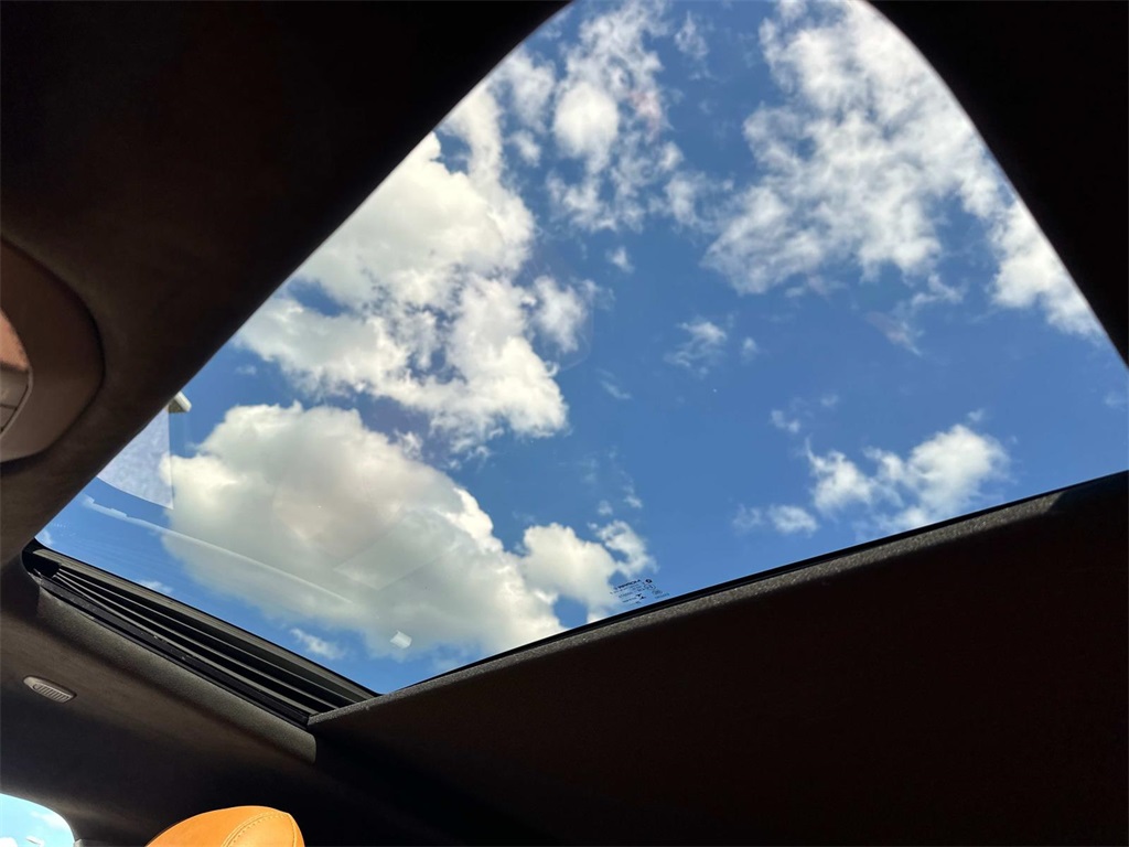 2021 Chrysler Pacifica Hybrid Pinnacle photo 3