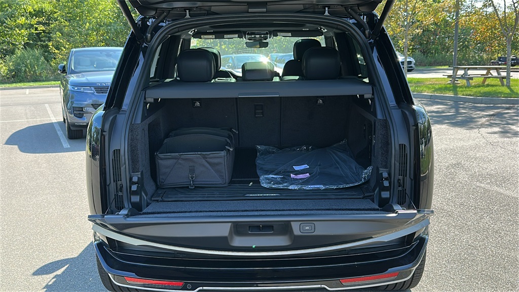 2025 Land Rover Range Rover SE photo 25