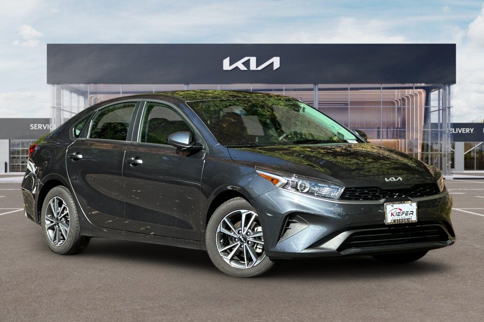 2024 Kia Forte LXS photo 2