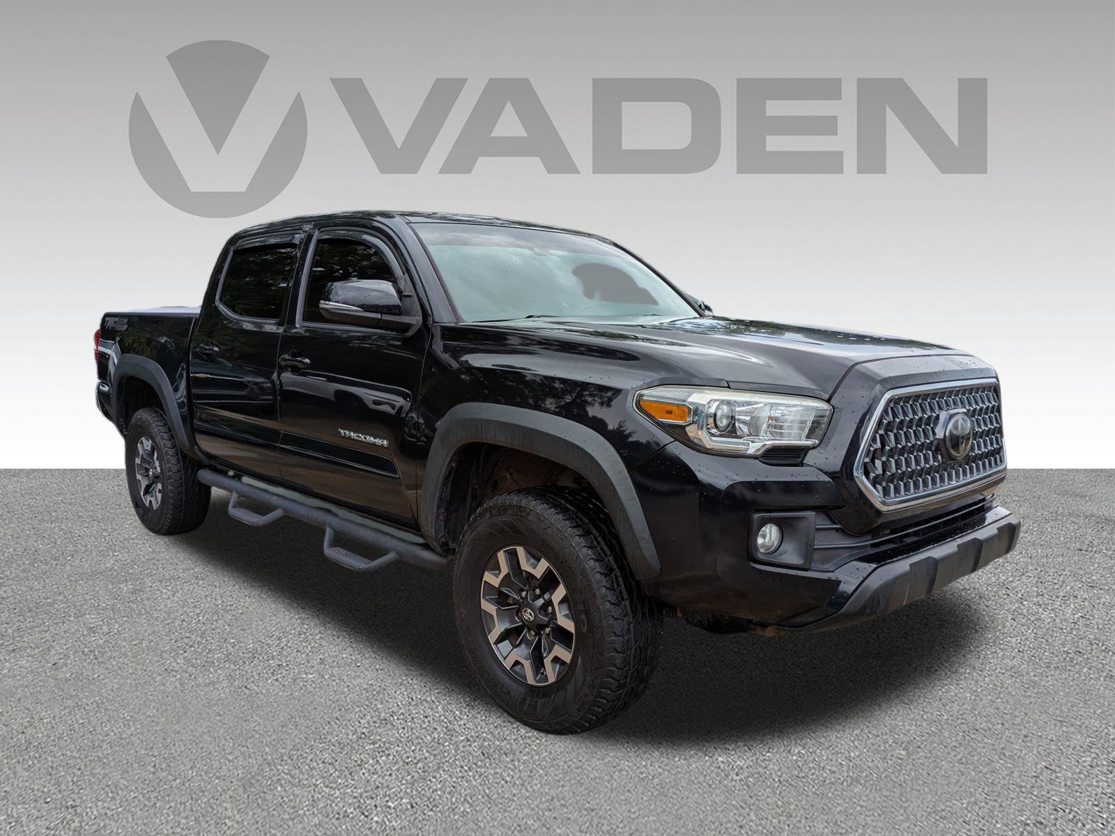 2019 Toyota Tacoma TRD Off-Road photo 2
