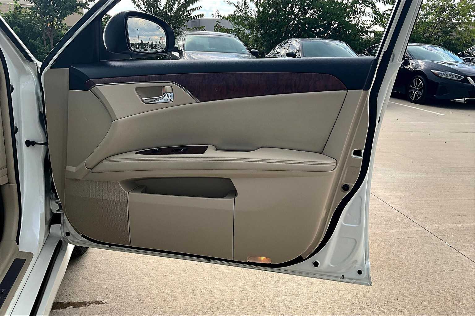 2011 Toyota Avalon Limited photo 21