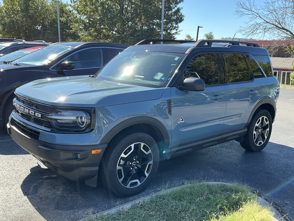 2022 Ford Bronco Sport Outer Banks photo 2
