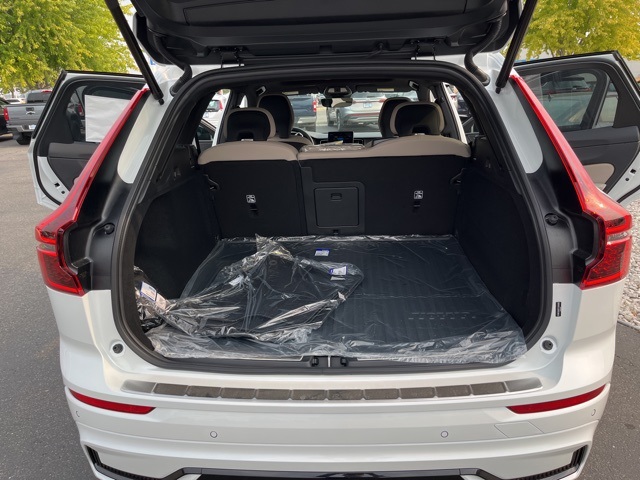 2026 Volvo XC60 B5 Plus photo 19