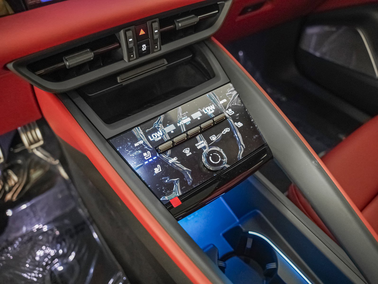2025 Porsche Macan Electric Turbo photo 19