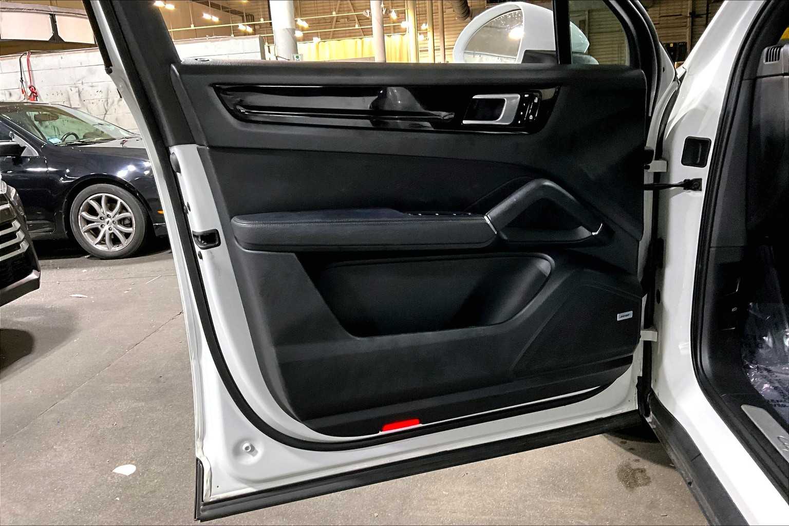 2020 Porsche Cayenne photo 19