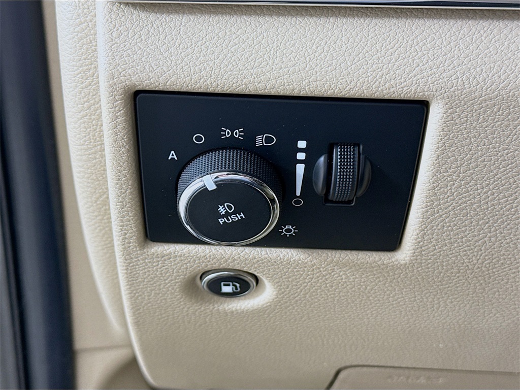 2015 Jeep Grand Cherokee Overland photo 10